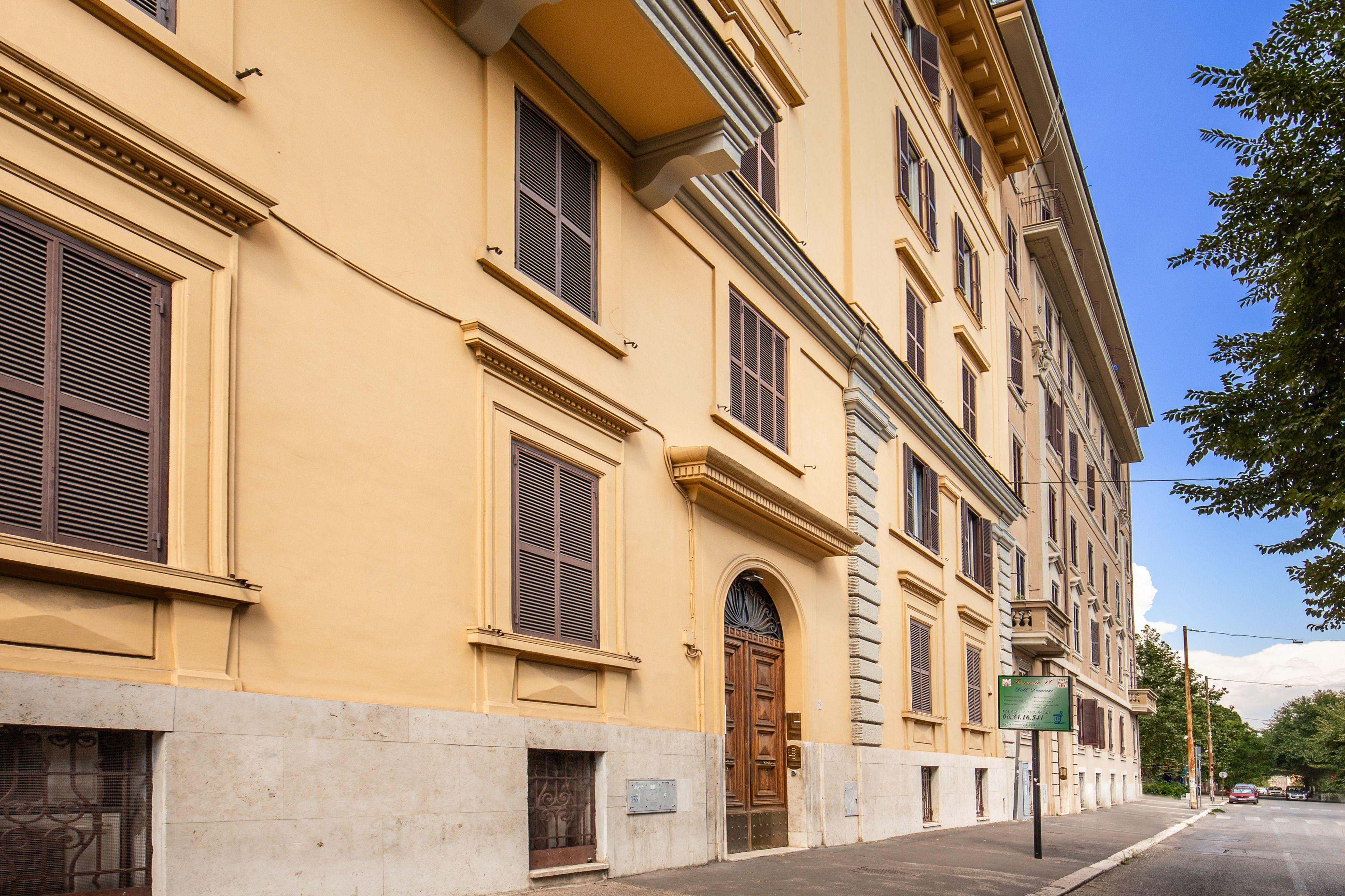 Residenza Castrense, Rome